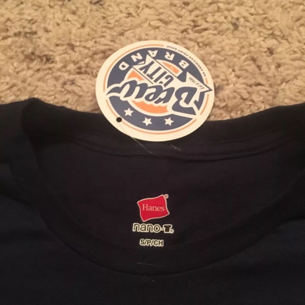 Men’s Hooters Tee - Picture 3 of 4